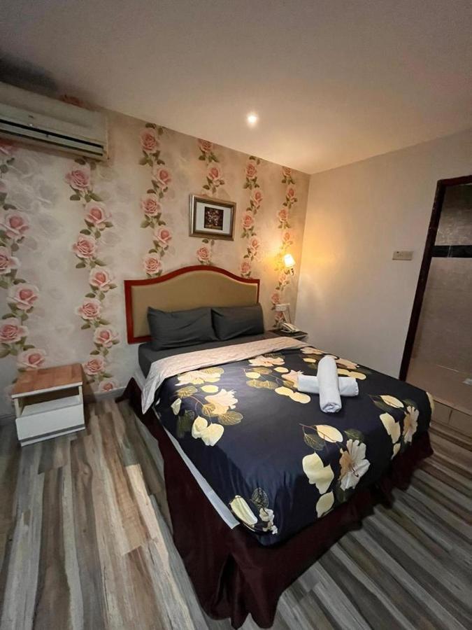 Mr Hotel Nusa Bestari Skudai Kültér fotó