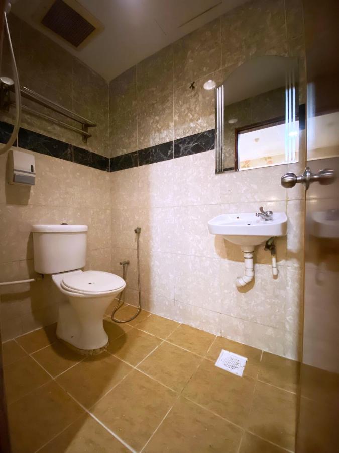 Mr Hotel Nusa Bestari Skudai Kültér fotó