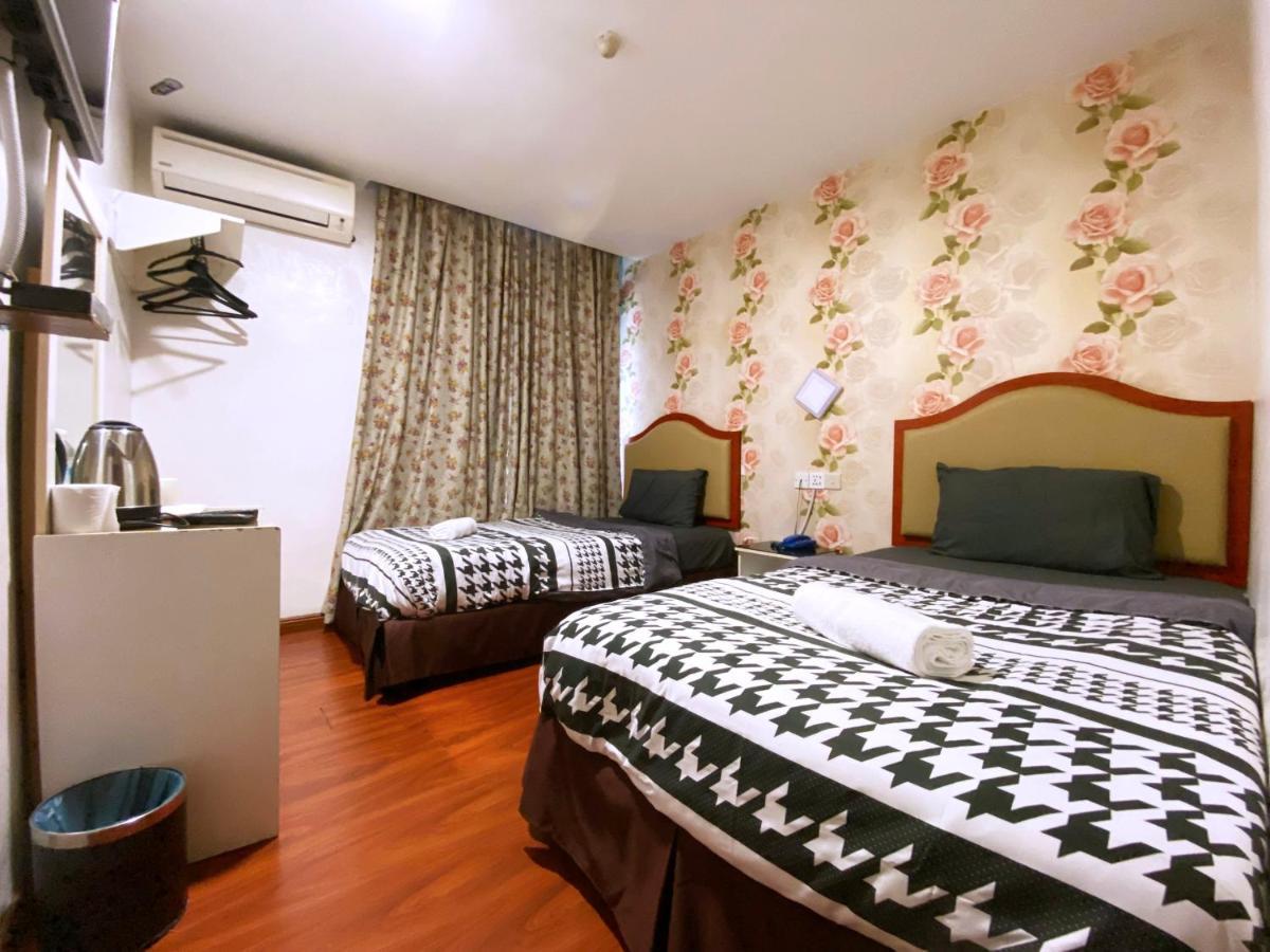 Mr Hotel Nusa Bestari Skudai Kültér fotó